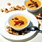 Гороховый суп-пюре с грудинкой и сухариками